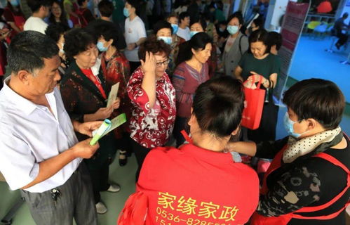 濰坊首個(gè)家政大集圓滿(mǎn)落幕，2000余人齊聚巾幗家政廣場(chǎng)趕集